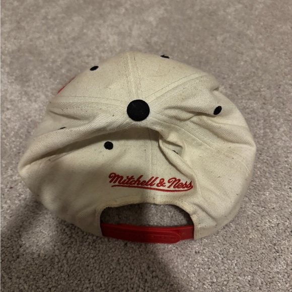 Chicago Bulls Cap and Sneakers Set - Picture 7 of 8